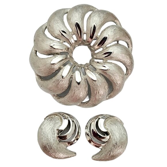 Trifari Crown Over T Silver Tone Pinwheel Brooch Matching Clip On Earrings, L311
